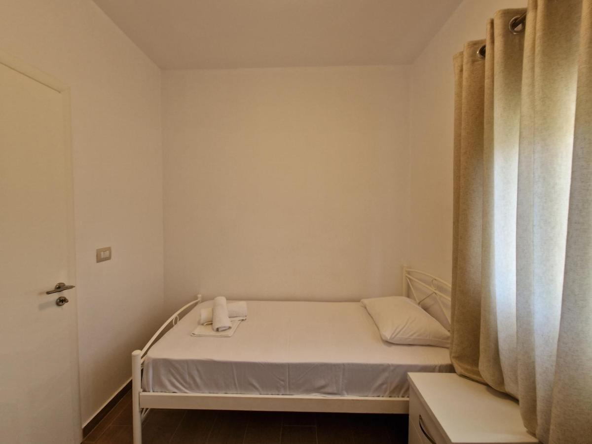 Hotel Queen Margaret Seaside Ksamil Eksteriør billede