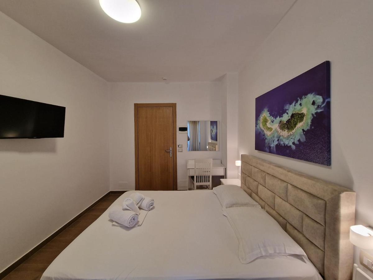 Hotel Queen Margaret Seaside Ksamil Eksteriør billede