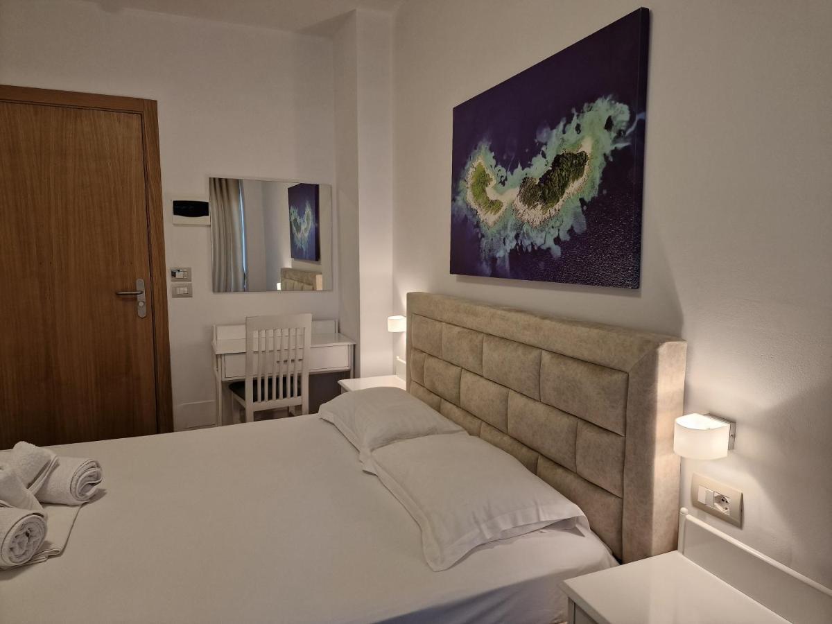 Hotel Queen Margaret Seaside Ksamil Eksteriør billede