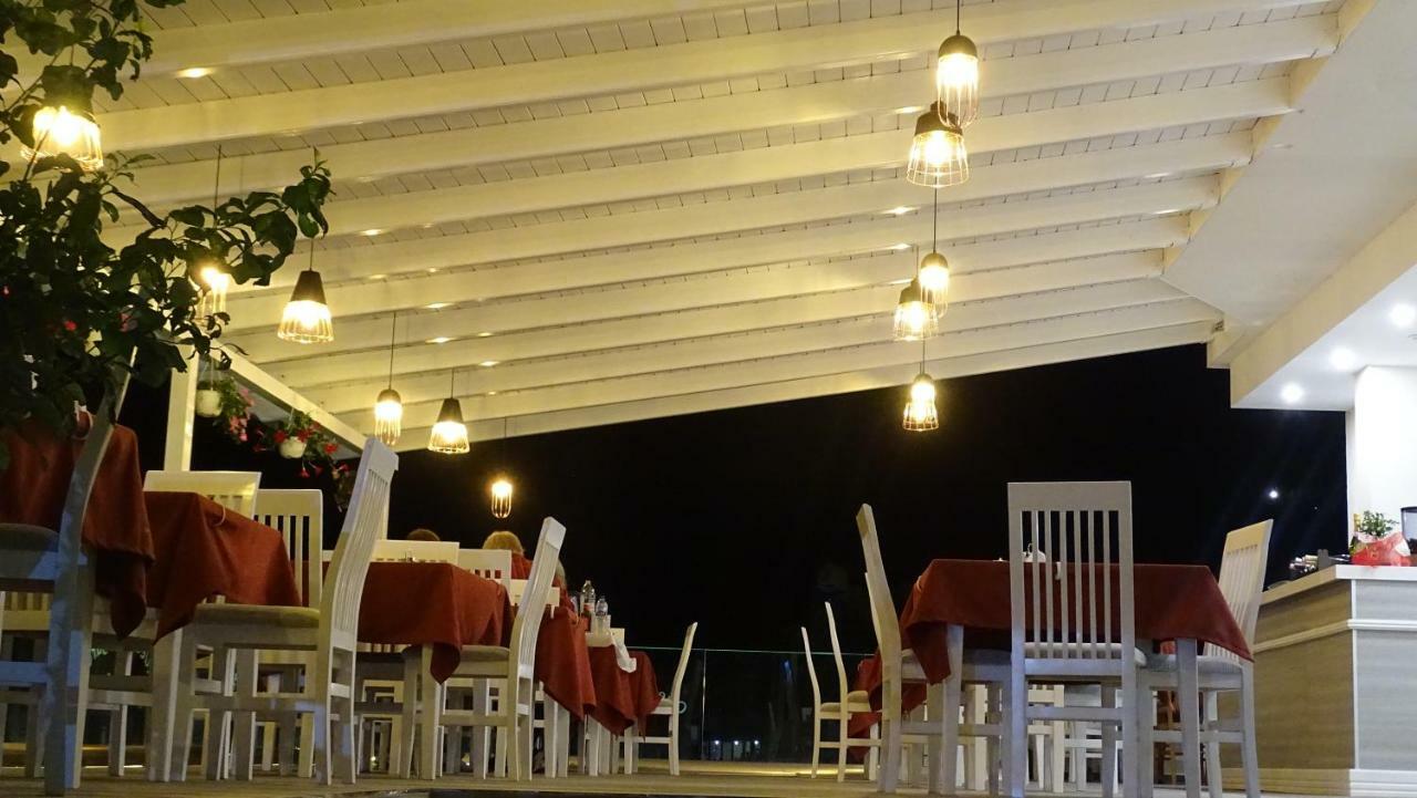 Hotel Queen Margaret Seaside Ksamil Eksteriør billede